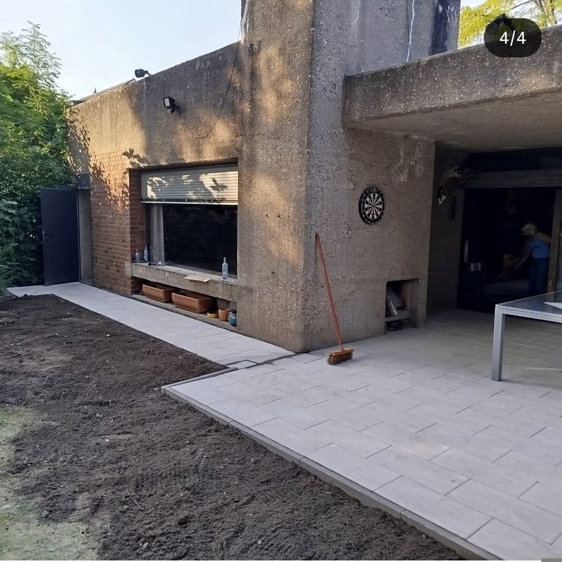 Terrasse und Gehweg